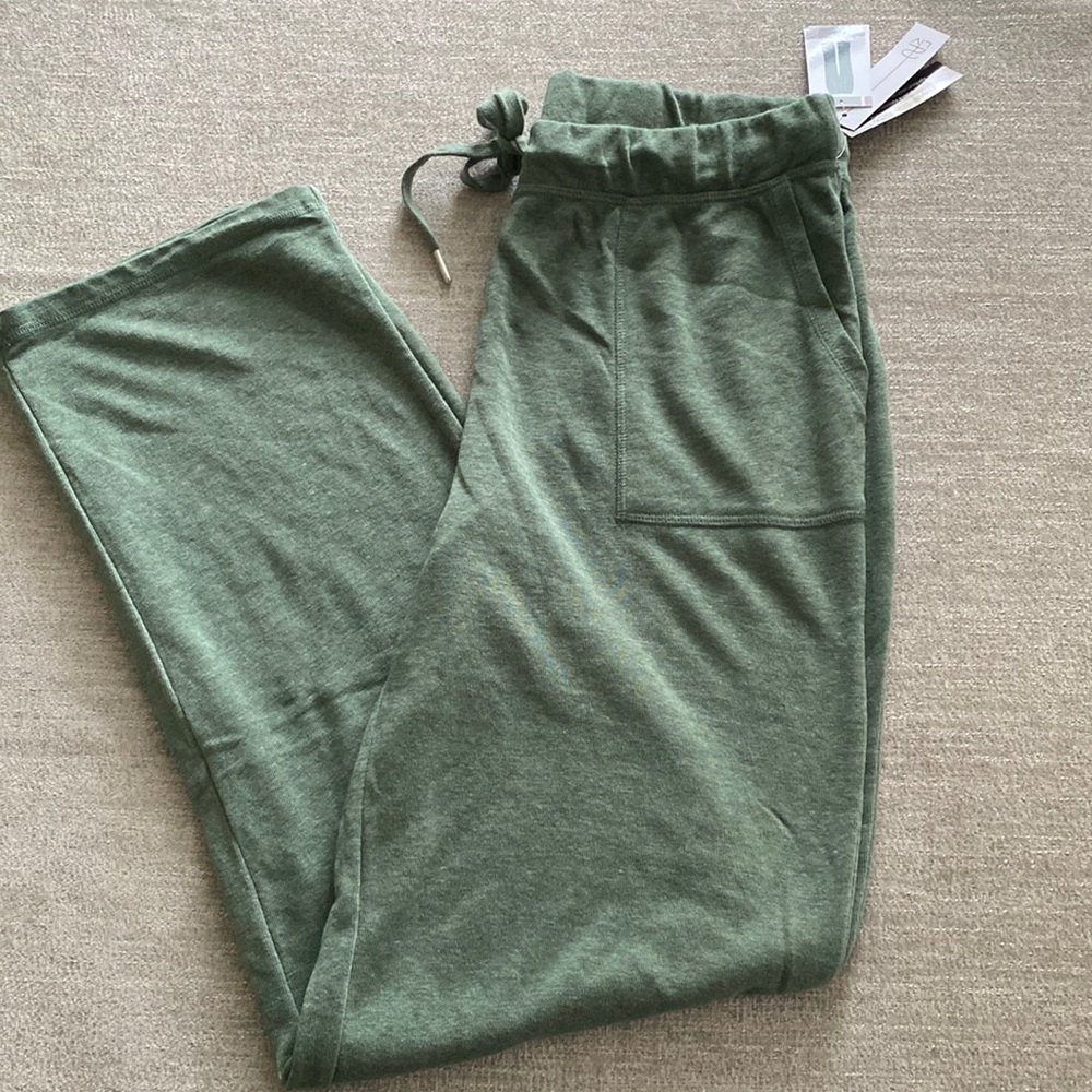 2 LV green “ Relaxed Fit Vintage Wash”  Drawstring pants Size Large NWT